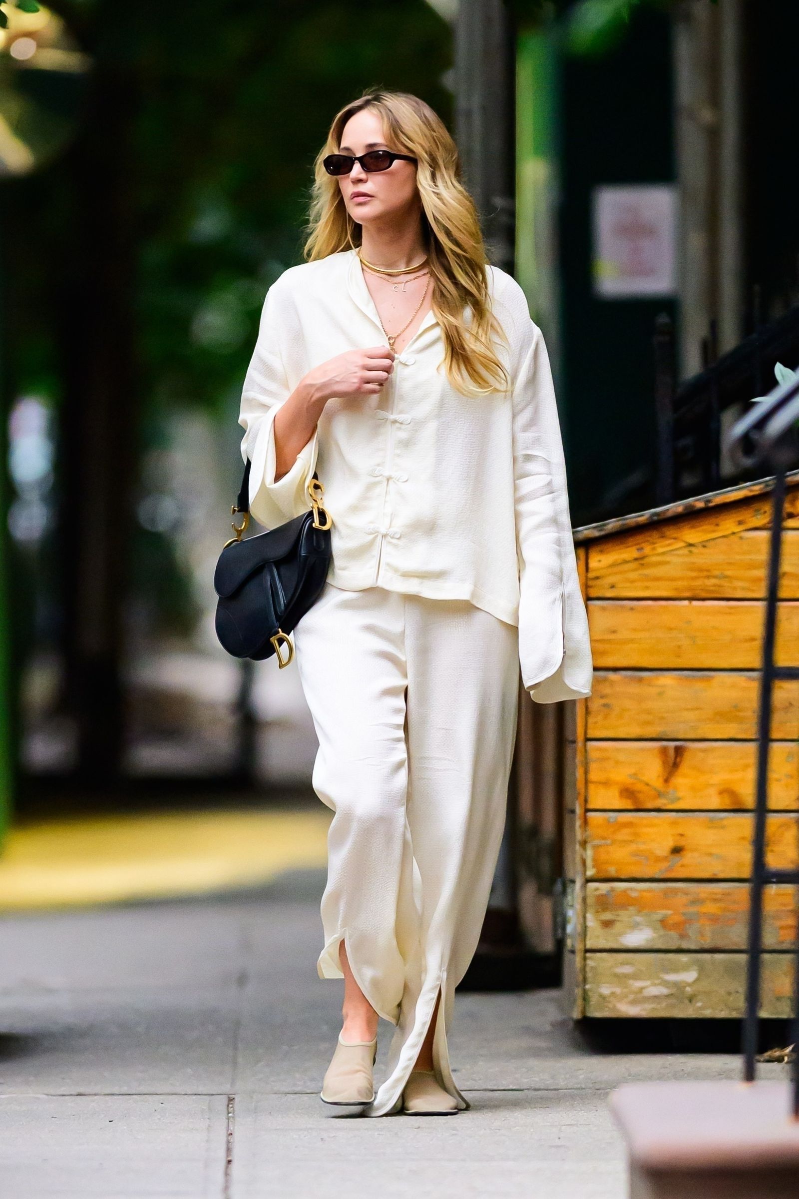 EXCLUSIVE New York NY Jennifer Lawrence stuns in a chic allwhite outfit as she heads out for dinner in New York...