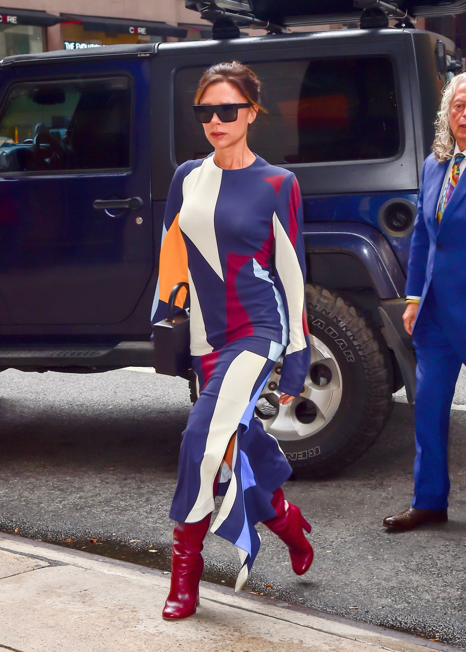 Victoria Beckham Pulls Off ColorClashing Accessories