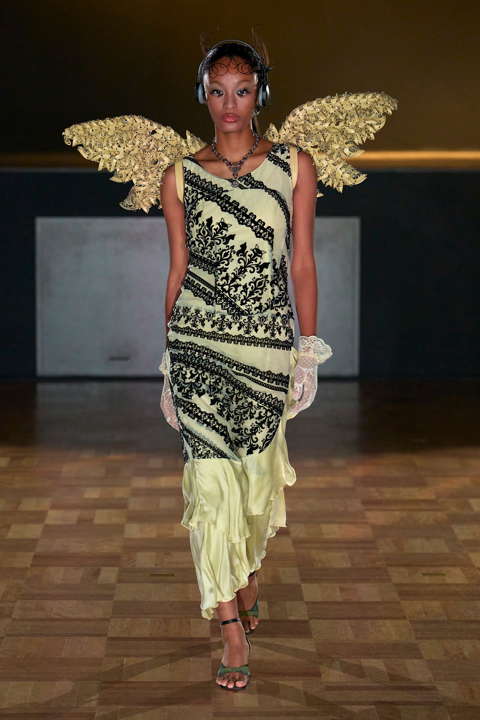 Yueqi Qi spring 2026 readytowear