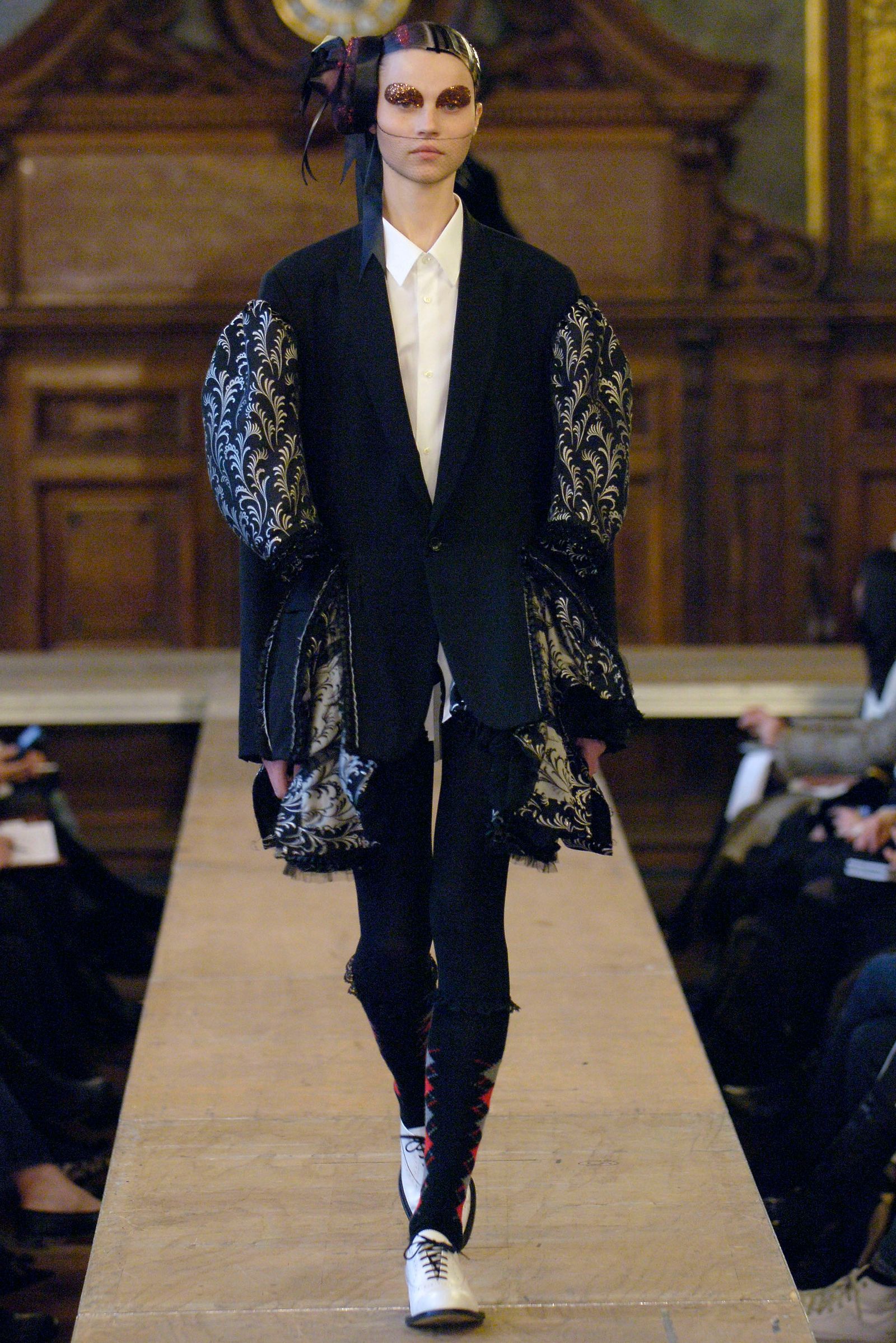 To be and not to be. Comme des Garçons fall 2006 readytowear