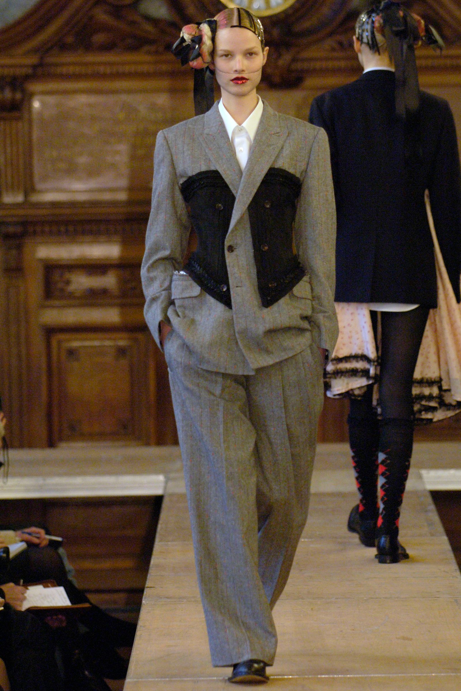 A corset suit at Comme des Garçons fall 2006 readytowear